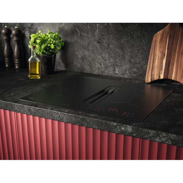 Plaque induction avec hotte intégrée 60 cm AEG NCT64B00CT AEG