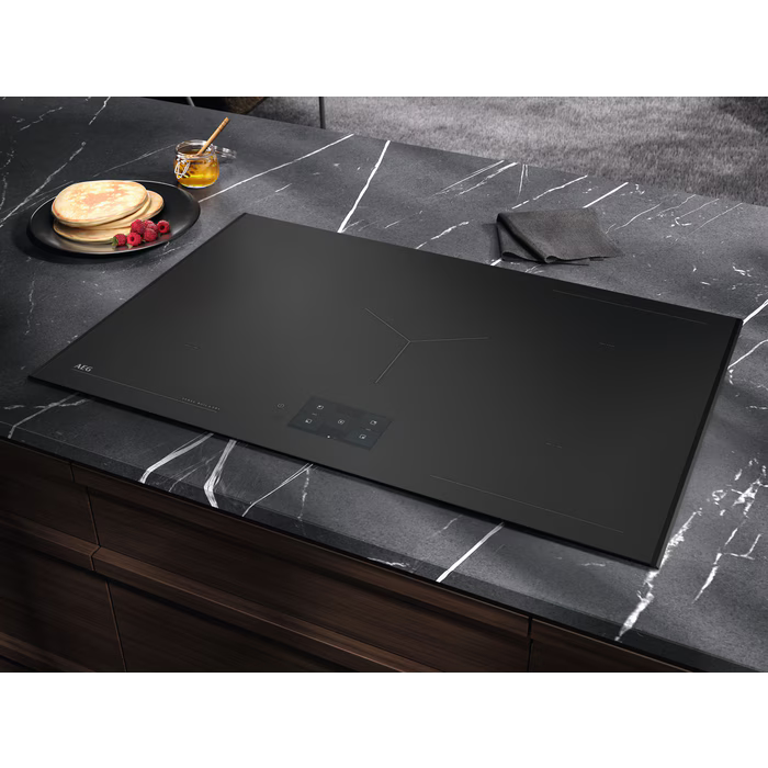 Plaque de cuisson induction 80cm NIG85M30AB AEG