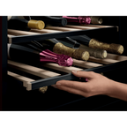 Cave à vin NKW8P21KAT | AEG Carre maison
