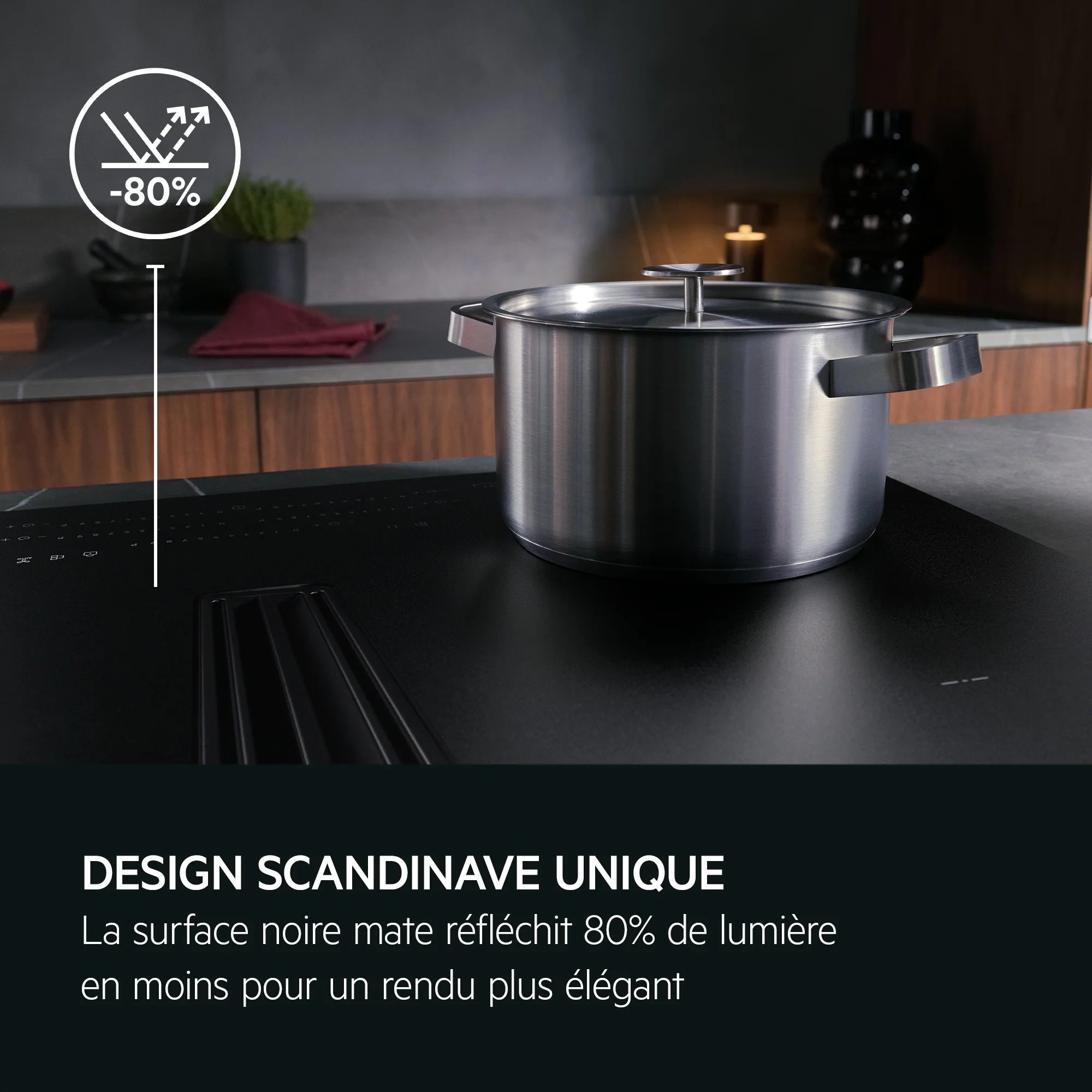 Plaque induction avec hotte intégrée 70 cm AEG TH74CB03FZ AEG